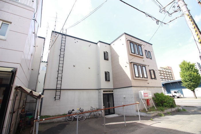 物件外観写真1　(外観写真)