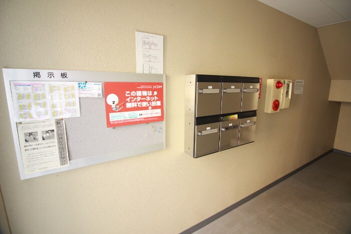 物件外観写真4　(エントランス部分)