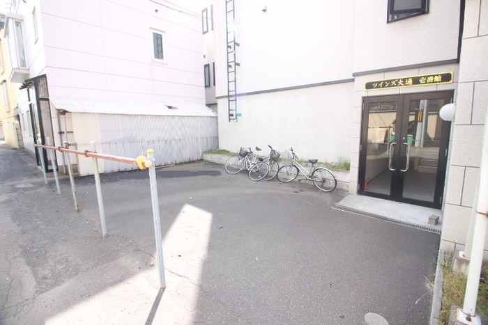 物件外観写真5　(駐輪場)