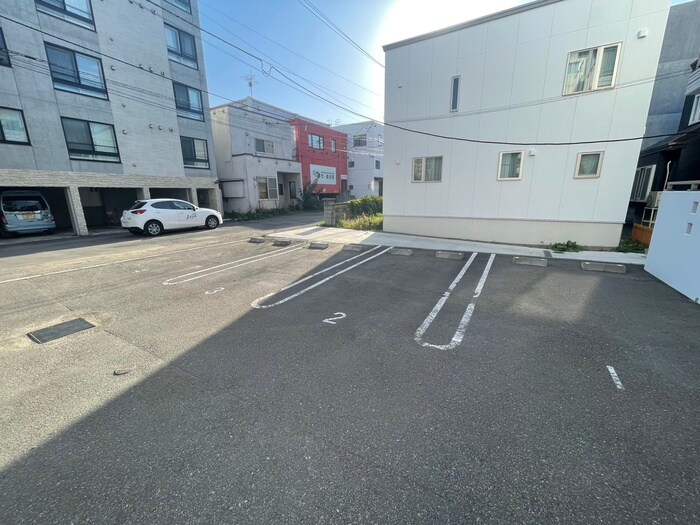 物件外観写真3　(駐車場)