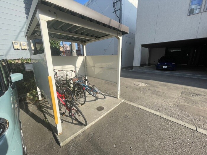 物件外観写真4　(駐輪場)