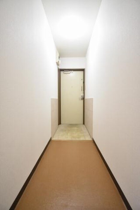 物件内観写真16　(玄関)