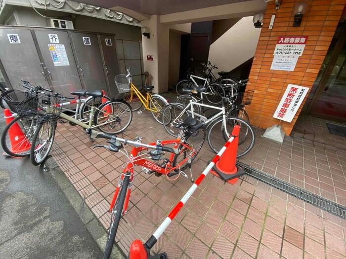 物件外観写真4　(駐輪場)