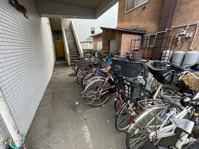 物件外観写真3　(駐車場)