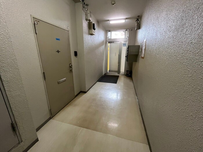 物件外観写真5　(エントランス部分)