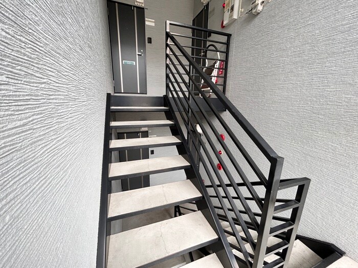 物件外観写真5　(エントランス部分)