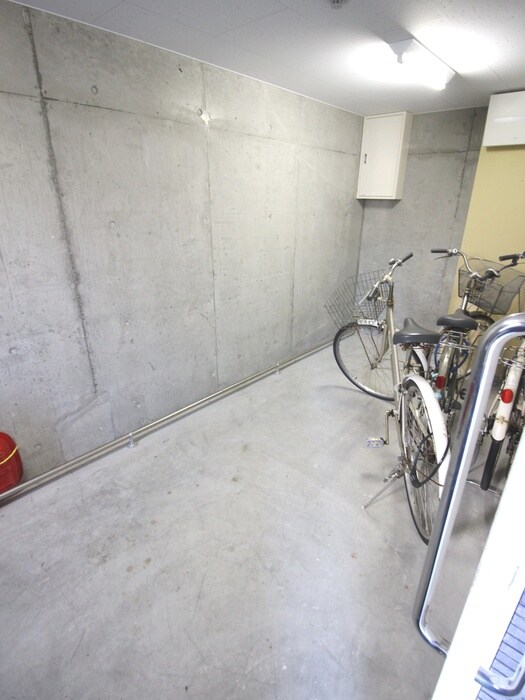 物件外観写真3　(駐輪場)