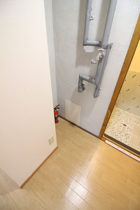 物件内観写真17　(洗濯機置場)