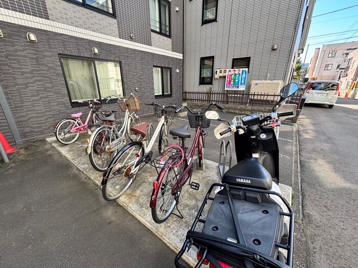 物件外観写真5　(駐輪場)