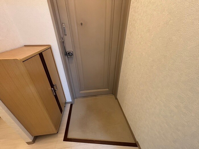 物件内観写真16　(玄関)