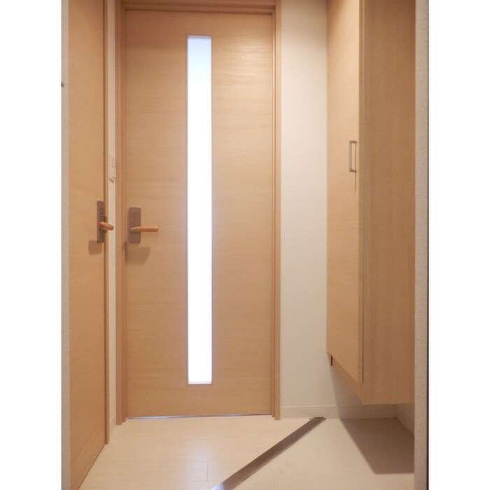 物件内観写真4　(玄関)