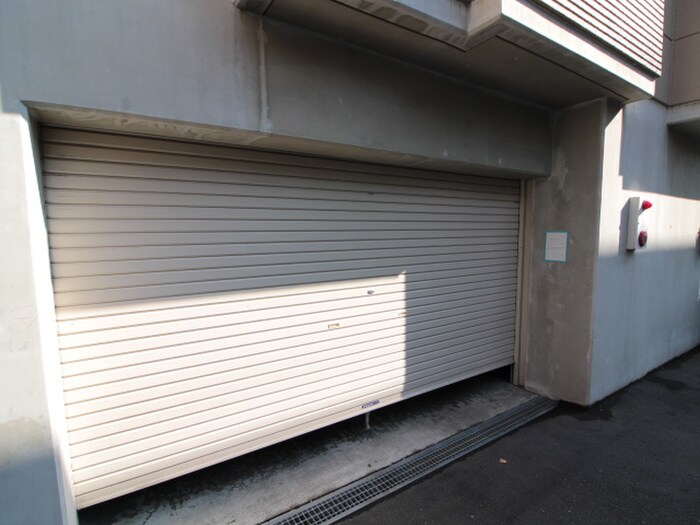 物件外観写真5　(駐車場)