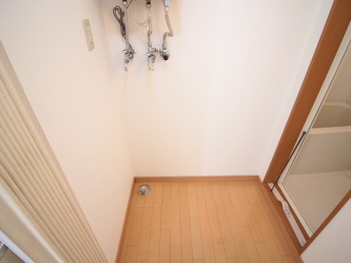 物件内観写真14　(洗濯機置場)