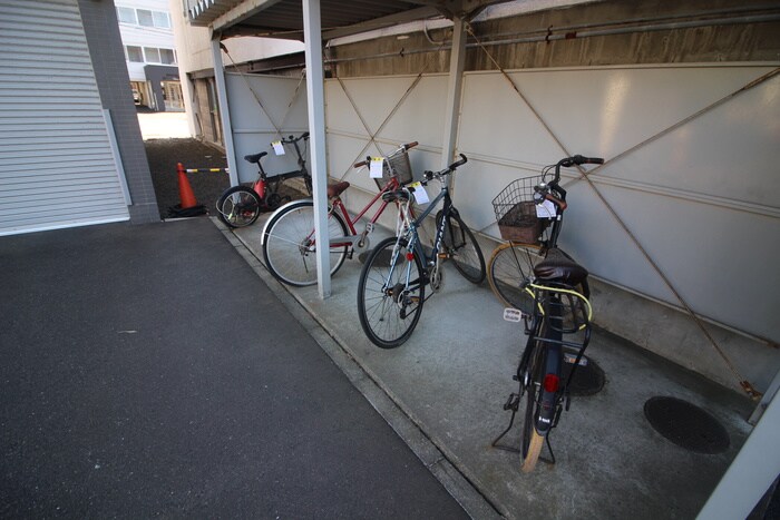 物件外観写真5　(駐輪場)
