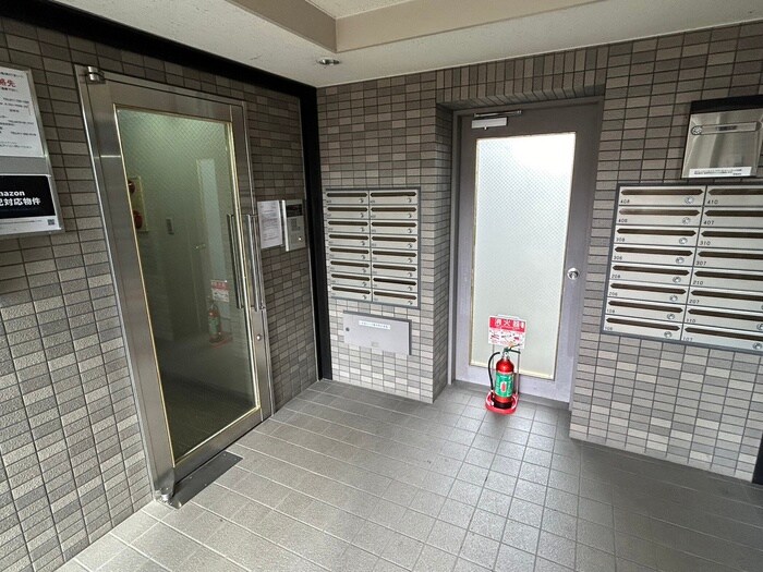 物件外観写真4　(エントランス部分)