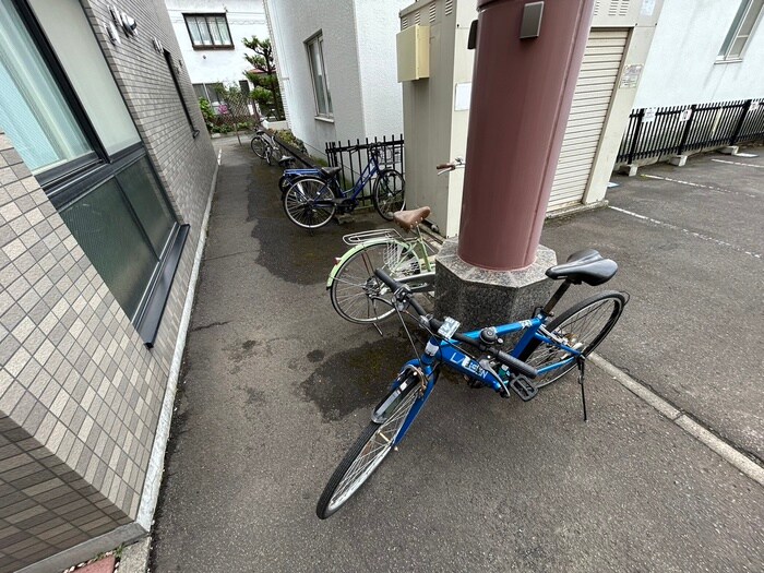 物件外観写真5　(駐輪場)
