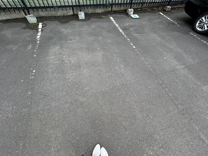 物件外観写真6　(駐車場)