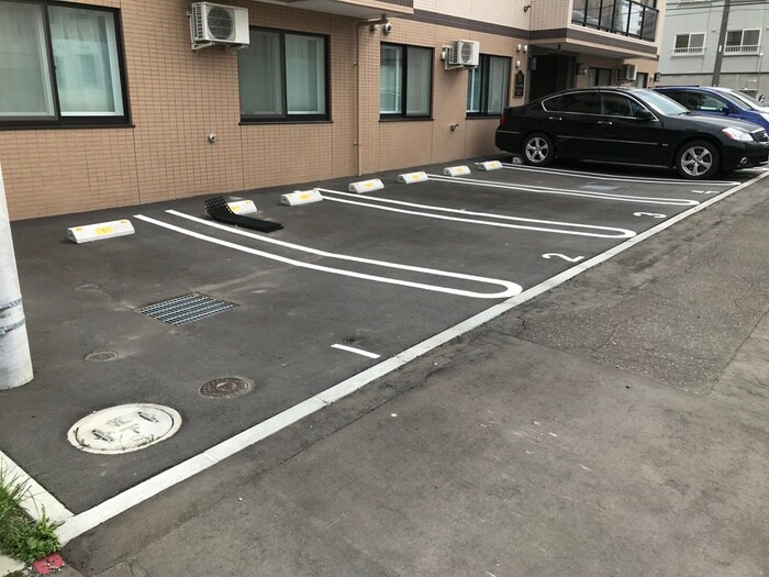 物件外観写真4　(駐車場)