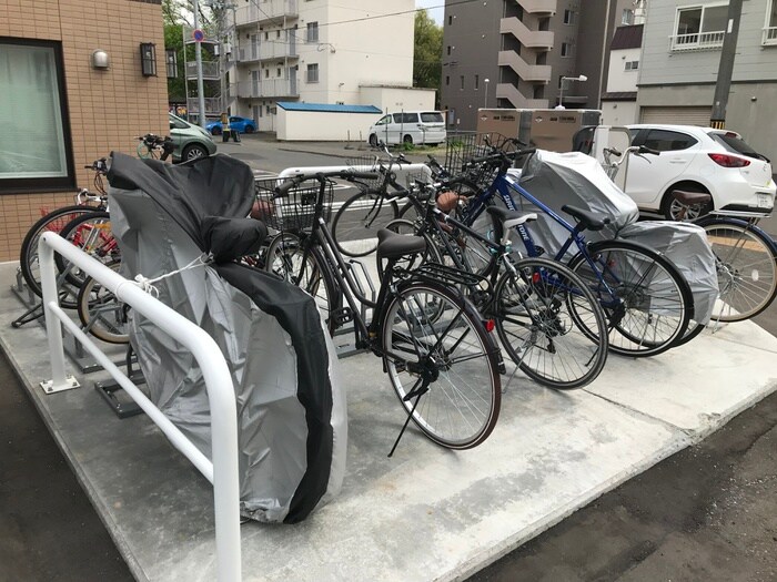 物件外観写真5　(駐輪場)