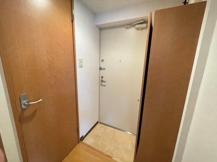 物件内観写真16　(玄関)