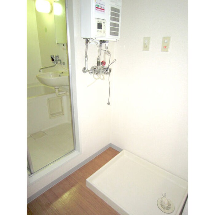 物件内観写真11　(洗濯機置場)