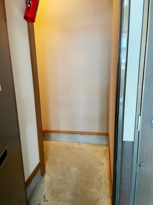 物件内観写真16　(玄関)