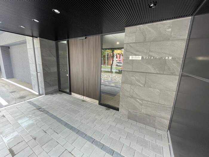 物件外観写真4　(エントランス部分)