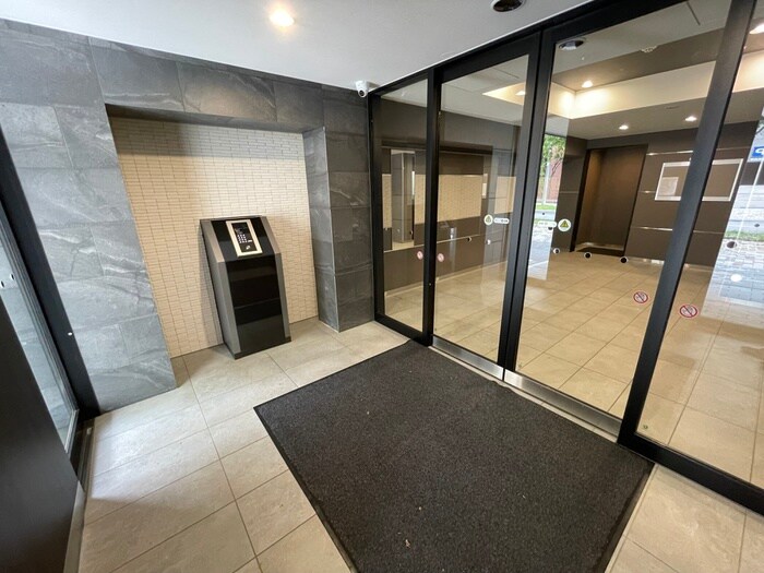 物件外観写真6　(エントランス部分)