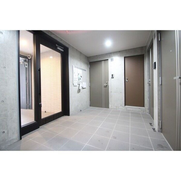 物件外観写真4　(エントランス部分)