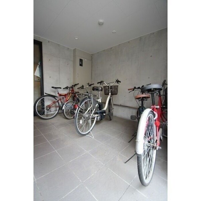 物件外観写真6　(駐輪場)