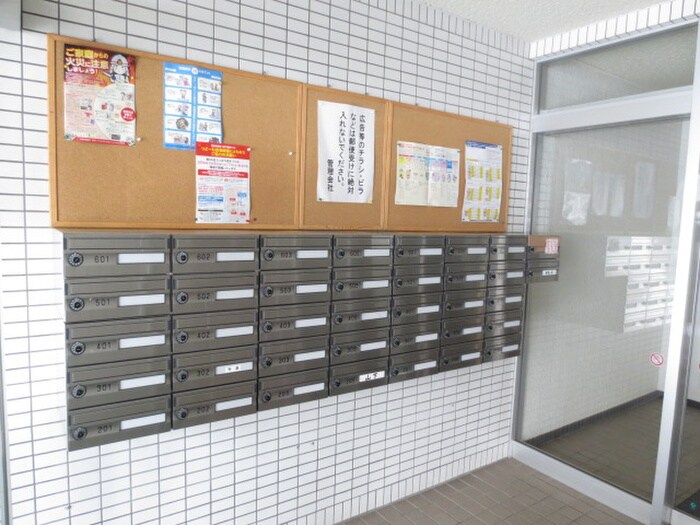 物件外観写真2　(エントランス部分)