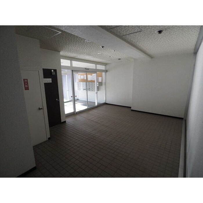 物件外観写真5　(エントランス部分)