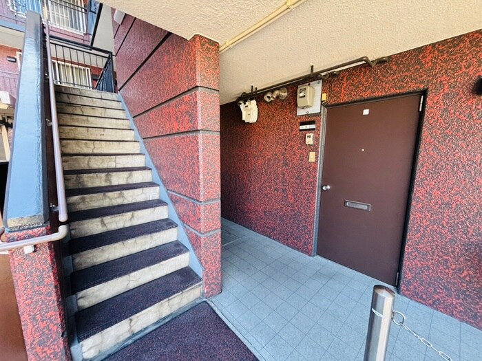 物件外観写真6　(エントランス部分)