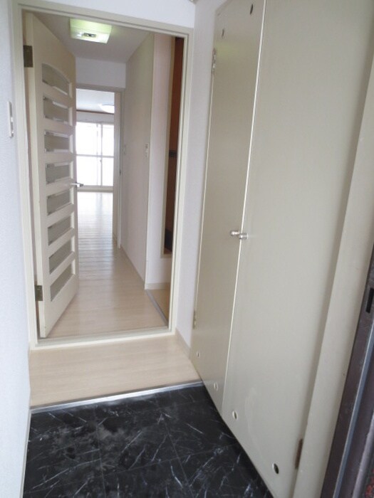 物件内観写真16　(玄関)