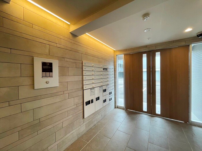 物件外観写真3　(エントランス部分)