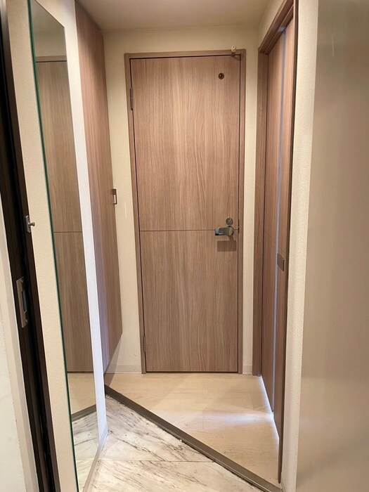 物件内観写真16　(玄関)