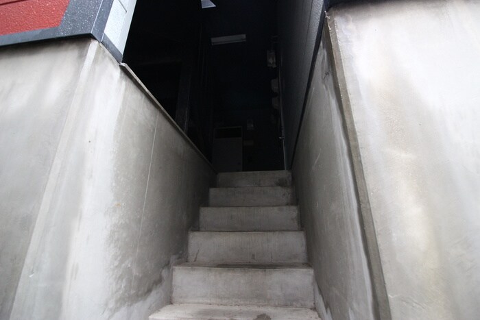 物件外観写真6　(エントランス部分)