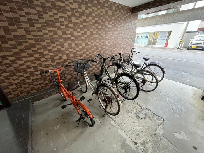 物件外観写真4　(駐輪場)
