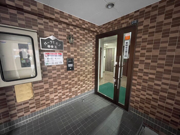 物件外観写真5　(エントランス部分)