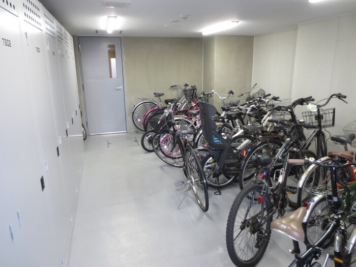 物件外観写真5　(駐輪場)