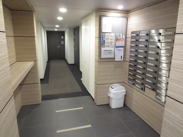 物件外観写真6　(エントランス部分)