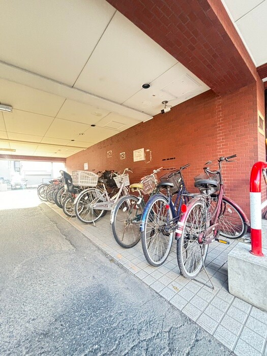 物件外観写真3　(駐輪場)