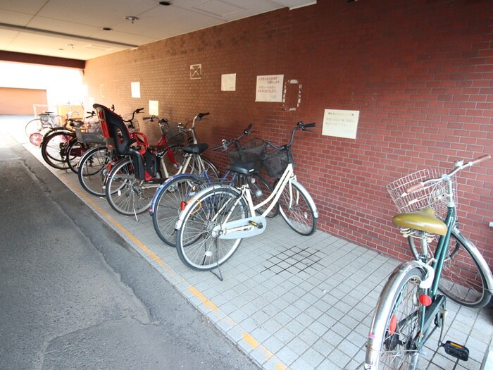 物件外観写真4　(駐輪場)