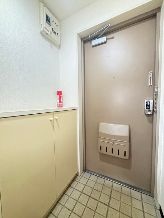 物件内観写真16　(玄関)