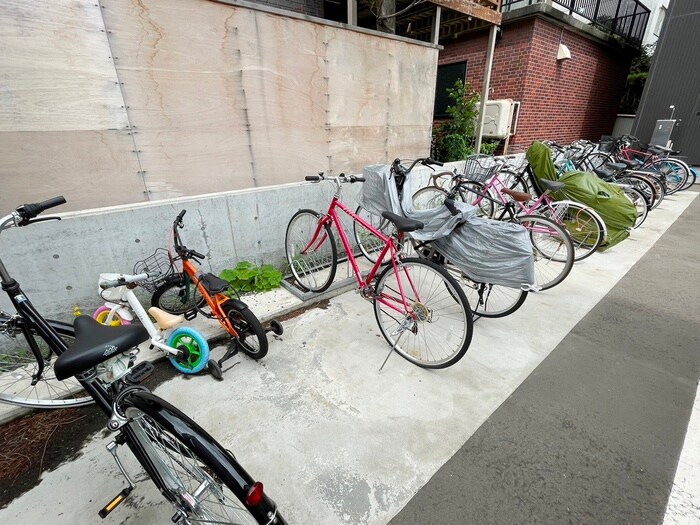 物件外観写真6　(駐輪場)