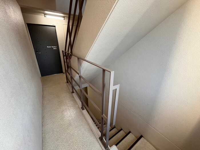 物件外観写真6　(エントランス部分)