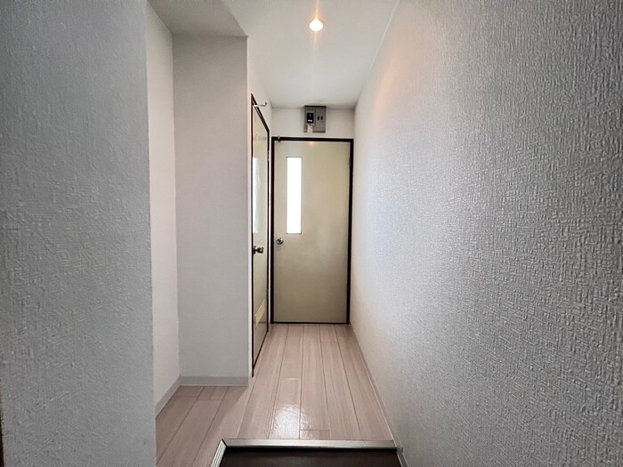 物件内観写真14　(玄関)