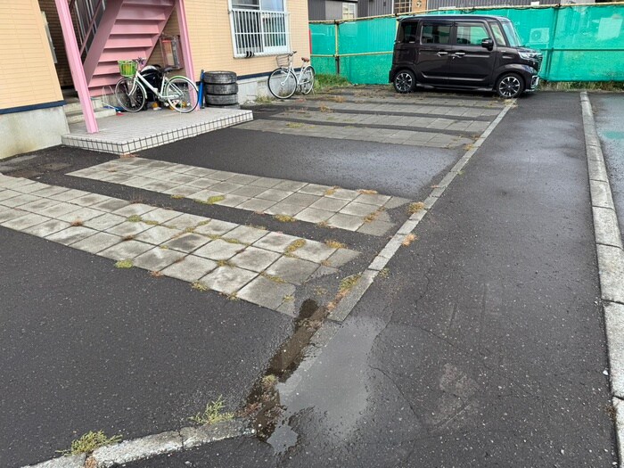 物件外観写真3　(駐車場)