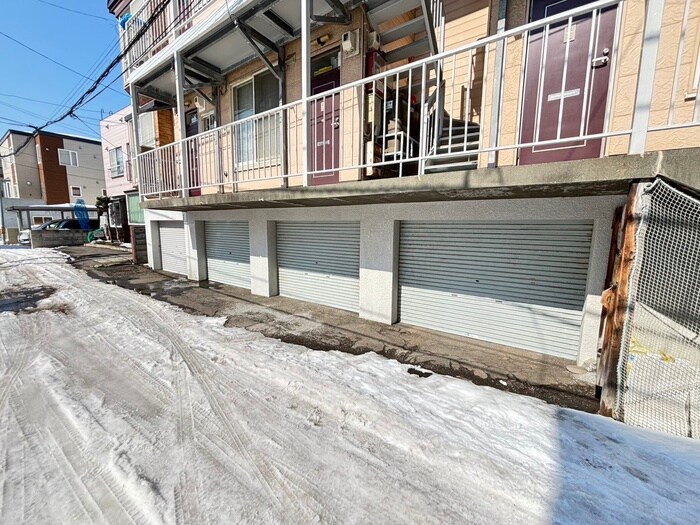 物件外観写真4　(駐車場)