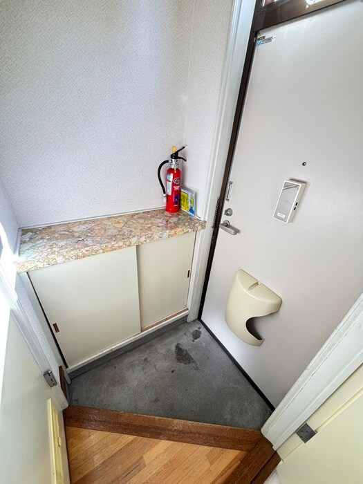 物件内観写真16　(玄関)